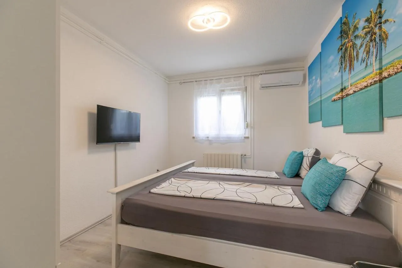 Apartments Tina Stinjan Pula