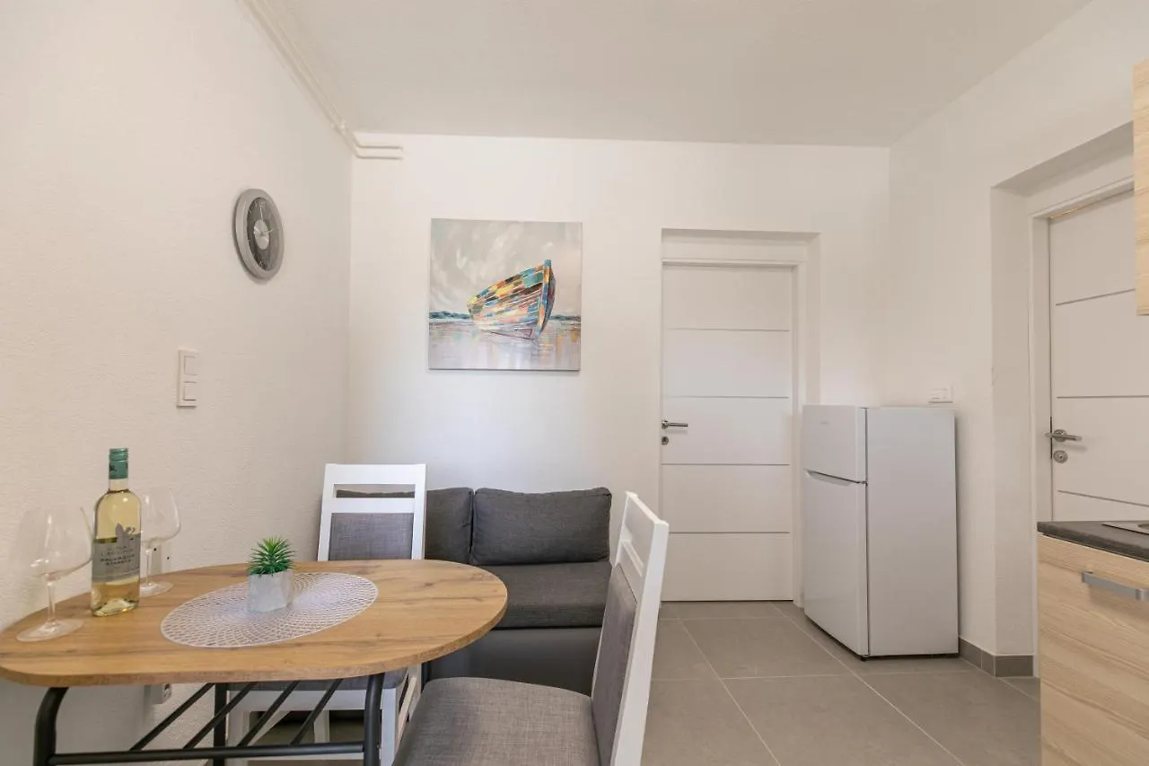 Apartments Tina Stinjan Pula
