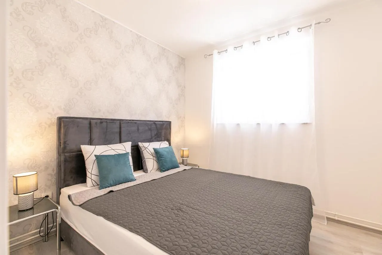 Apartments Tina Stinjan Pula 0*,