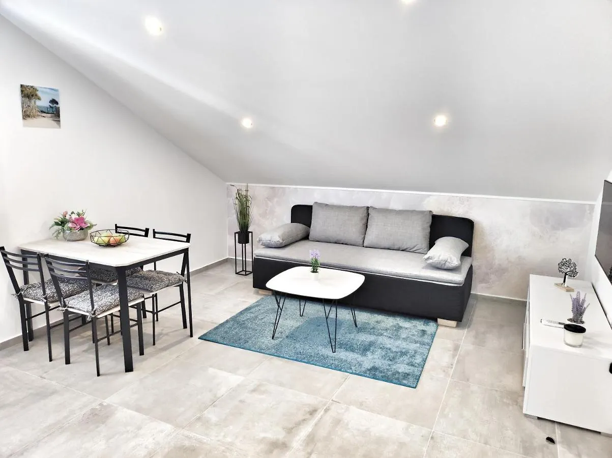 Apartments Tina Stinjan Pula