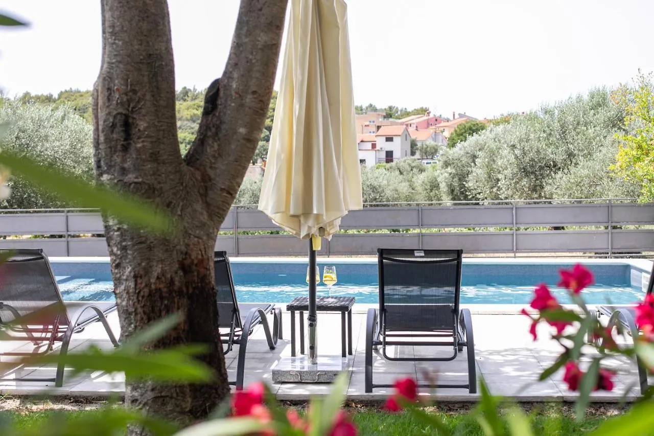 Apartments Tina Stinjan Pula 0*,  Croatia