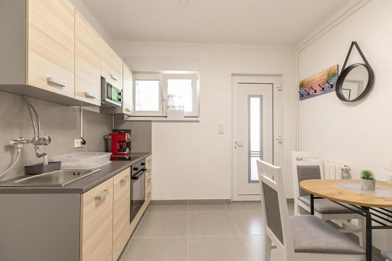 Apartments Tina Stinjan Pula