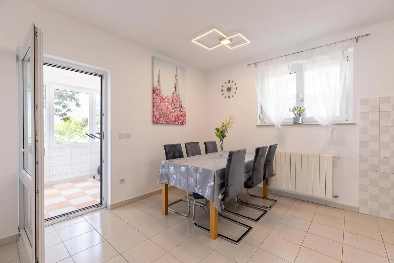 Apartments Tina Stinjan Pula Croatia
