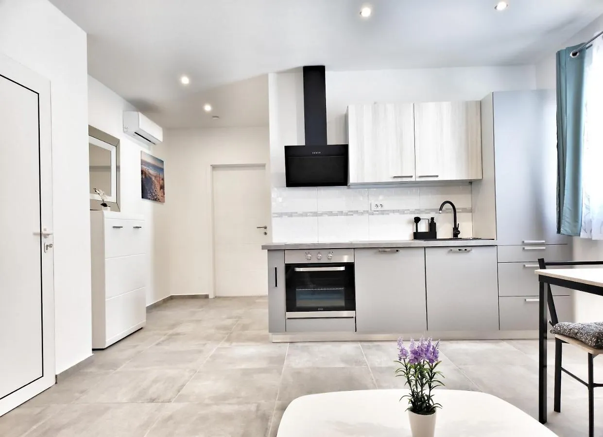 Apartments Tina Stinjan Pula Croatia