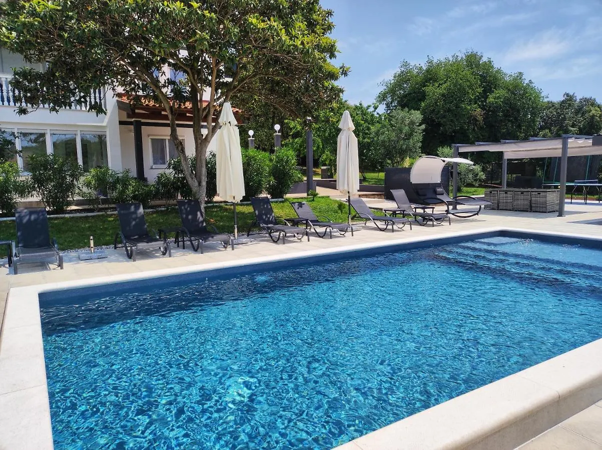 Apartments Tina Stinjan Pula 0*,  Croatia